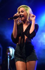 PIXIE LOTT Performs at Festival in Warrington 09/19/2015