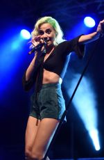 PIXIE LOTT Performs at Festival in Warrington 09/19/2015