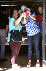 REESE WITHERSPOON at Belwood Bakery in Brentwood 09/03/2015