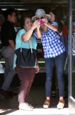 REESE WITHERSPOON at Belwood Bakery in Brentwood 09/03/2015