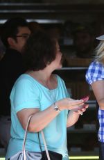 REESE WITHERSPOON at Belwood Bakery in Brentwood 09/03/2015