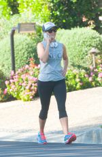 REESE WITHERSPOON Exercises in Los Angeles 08/28/2015