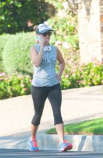 REESE WITHERSPOON Exercises in Los Angeles 08/28/2015