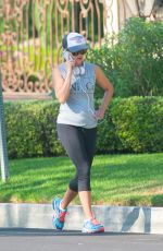 REESE WITHERSPOON Exercises in Los Angeles 08/28/2015
