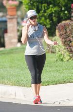 REESE WITHERSPOON Exercises in Los Angeles 08/28/2015