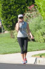 REESE WITHERSPOON Exercises in Los Angeles 08/28/2015