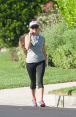 REESE WITHERSPOON Exercises in Los Angeles 08/28/2015