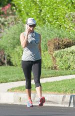 REESE WITHERSPOON Exercises in Los Angeles 08/28/2015