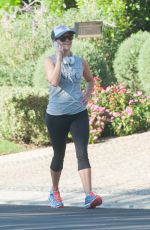 REESE WITHERSPOON Exercises in Los Angeles 08/28/2015