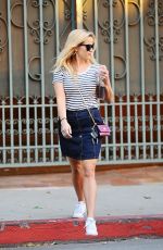 REESE WITHERSPOON Heading to Her Office in Santa Monica 09/17/2015