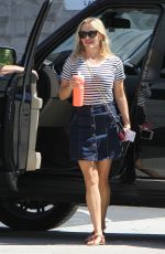REESE WITHERSPOON Heading to Her Office in Santa Monica 09/17/2015