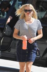 REESE WITHERSPOON Heading to Her Office in Santa Monica 09/17/2015