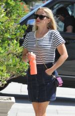 REESE WITHERSPOON Heading to Her Office in Santa Monica 09/17/2015