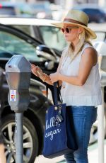 REESE WITHERSPOON Out and About in Los Angeles 09/08/2015