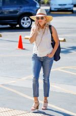 REESE WITHERSPOON Out and About in Los Angeles 09/08/2015