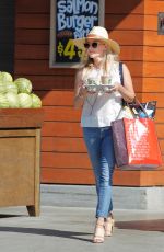 REESE WITHERSPOON Out and About in Los Angeles 09/08/2015