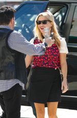 REESE WITHERSPOON Out and About in Los Angeles 09/18/2015