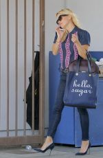 REESE WITHERSPOON Out Shopping in Beverly Hills 09/09/2015