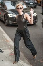 SCARLETT JOHANSSON Arrives at The Late Show With Stephen Colbert 09/09/2015