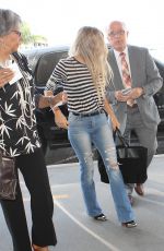 STACY FERGIE FERGUSON Arrives at Los Angeles Internationl Airport 09/20/2015