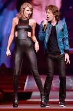TAYLOR SWIFT Perfomrs at 1989 Tour at Bridgestone Arena in nashville 09/26/2015