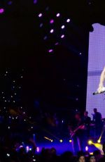 TAYLOR SWIFT Perfomrs at 1989 Tour in Colombus 09/18/2015