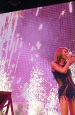 TAYLOR SWIFT Perfomrs at 1989 Tour in Colombus 09/18/2015