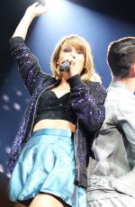 TAYLOR SWIFT Perfomrs at 1989 Tour in Colombus 09/18/2015