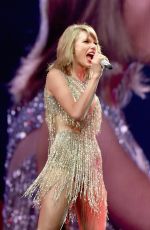 TAYLOR SWIFT Performs at 1989 World Tour in Nashville 09/25/201508/21/2015