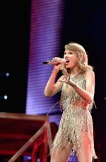 TAYLOR SWIFT Performs at 1989 World Tour in Nashville 09/25/201508/21/2015