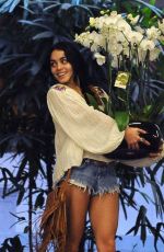 VANESSA and STELLA HUDGENS Out and About in Los Angeles 09/28/2015