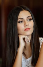 VICTORIA JUSTIC at Love Song to the Earth Press Conference in Washington 09/24/2015