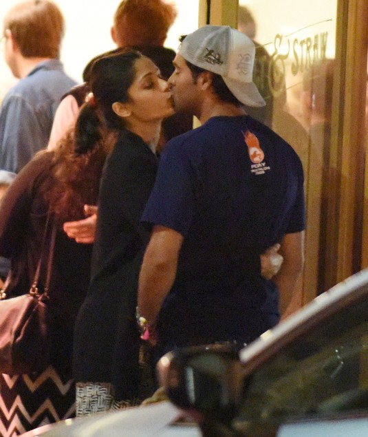 FREIDA-PINTO-Kisses-Her-New-Boyfriend-Ronnie-Bacardi-15