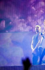 ARIANA GRANDE Performs at The Honeymoon Tour in Chicago 10/02/2015
