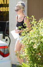 BRITNEY SPEARS Arrives at a Dance Studio in Westlake Village 10/10/2015