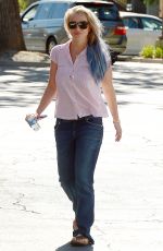 BRITNEY SPEARS Out and About in Westlake Village 10/07/2015