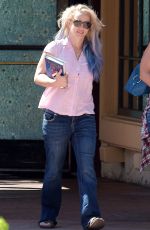 BRITNEY SPEARS Out and About in Westlake Village 10/07/2015