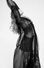 ELIZABETH OLSEN in L