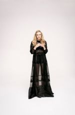 ELIZABETH OLSEN in L
