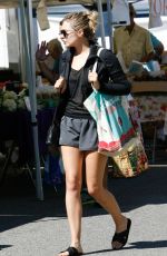 ELIZABETH OLSEN Shopping at Farmers