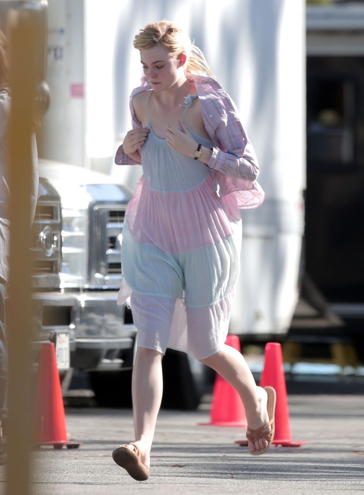 ELLE FANNING on the Set of 20th Century Women in Los Angeles 10/01/2015 ELLE FANNING on the Set of 20th Century Women in Los Angeles 10/01/2015