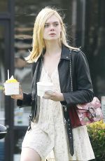 ELLE FANNING Out and About i Los Angeles 10/27/2015