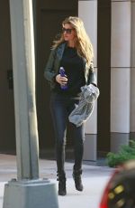 GISELE BUNDCHEN Leaves Her Apartment in New York 10/27/2015