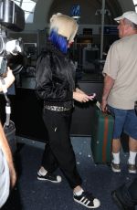 GWEN STEFANI Arrives at Los Angeles International Airport 10/18/2015