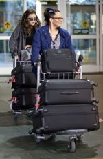 HAILEE STEINFELD at Vancouver International Airport 10/13/2015