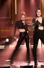 HAILEE STEINFELD Performs at The Tonight Show with Jimmy Fallon in New York 10/06/2015