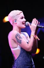 HALSEY Performs at 2015 Life is Beautiful Festival in Las Vegas 09/27/2015