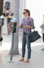 JENNIFER GARNER at a Nail Salon in Los Angeles 10/17/2015