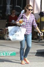 JENNIFER GARNER at a Nail Salon in Los Angeles 10/17/2015