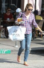 JENNIFER GARNER at a Nail Salon in Los Angeles 10/17/2015